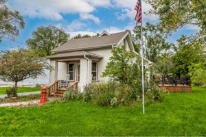 featured image of 121 Williams St