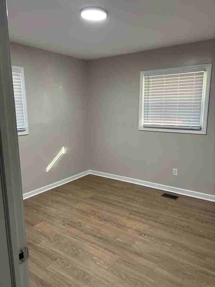 5105 Hulman Dr - Photo 3 of 10