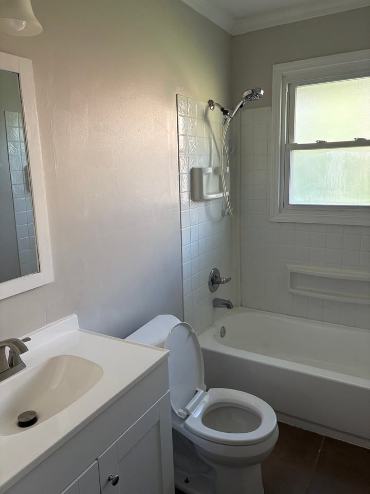 5105 Hulman Dr - Photo 4 of 10