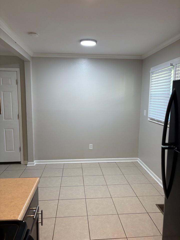 5105 Hulman Dr - Photo 6 of 10