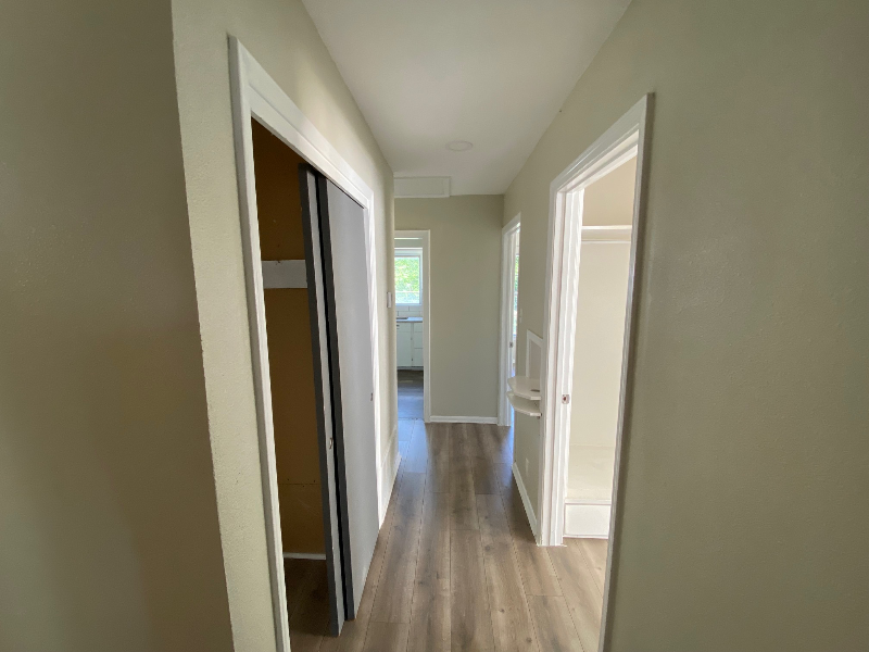 647 Karen Ln - Photo 3 of 35