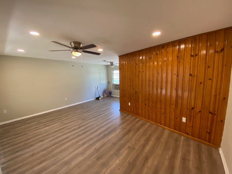 647 Karen Ln - Photo 4 of 35