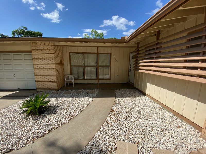 647 Karen Ln - Photo 6 of 35