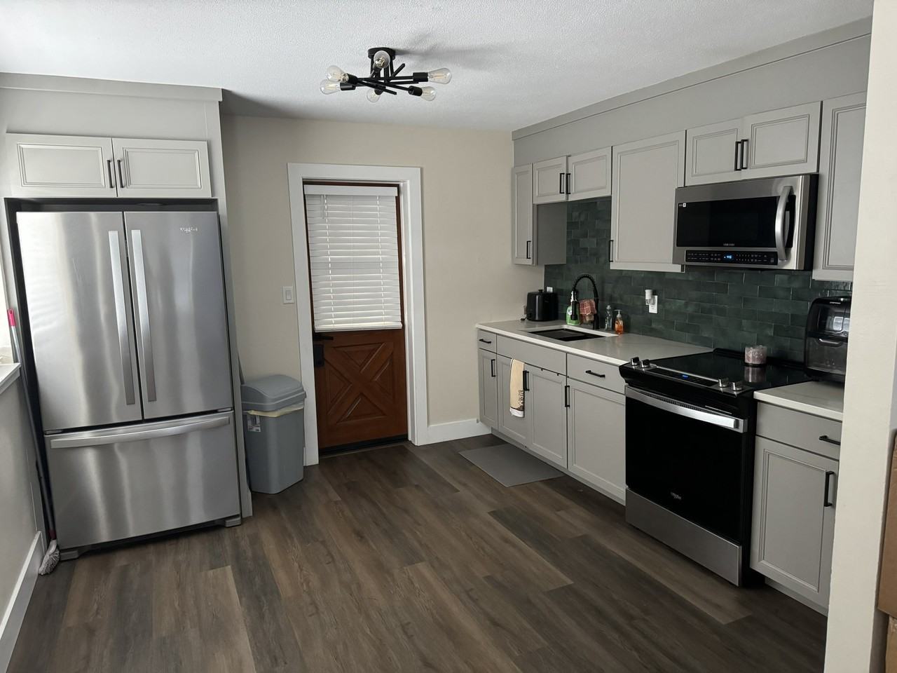 716 Mathers St #B - Photo 3 of 7