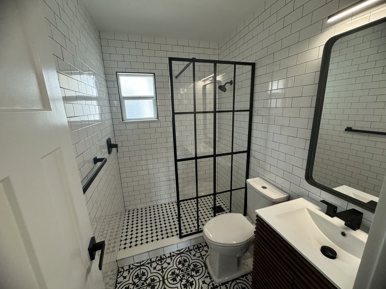 716 Mathers St #B - Photo 4 of 7