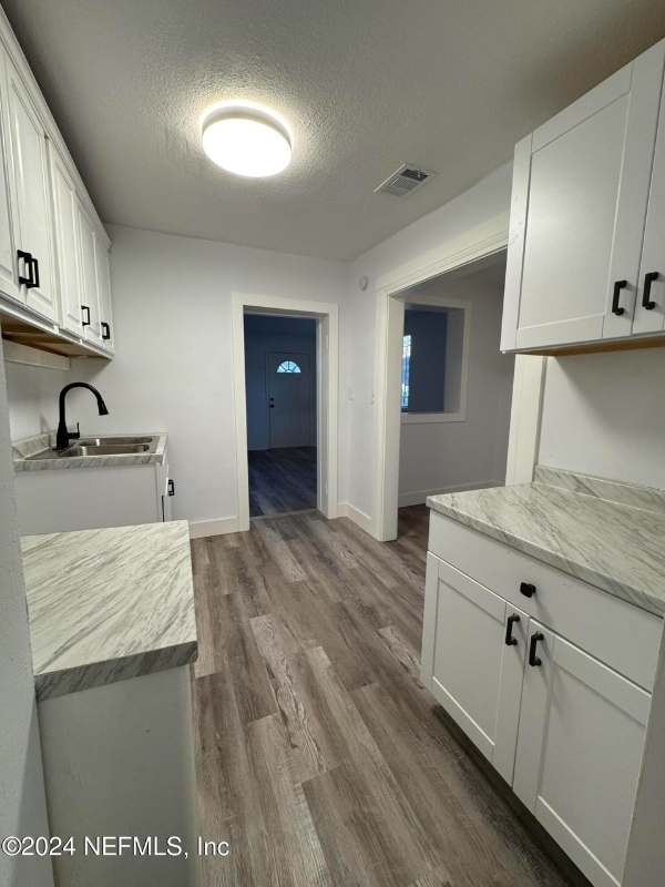 2119 W 40th St - Photo 2 of 4
