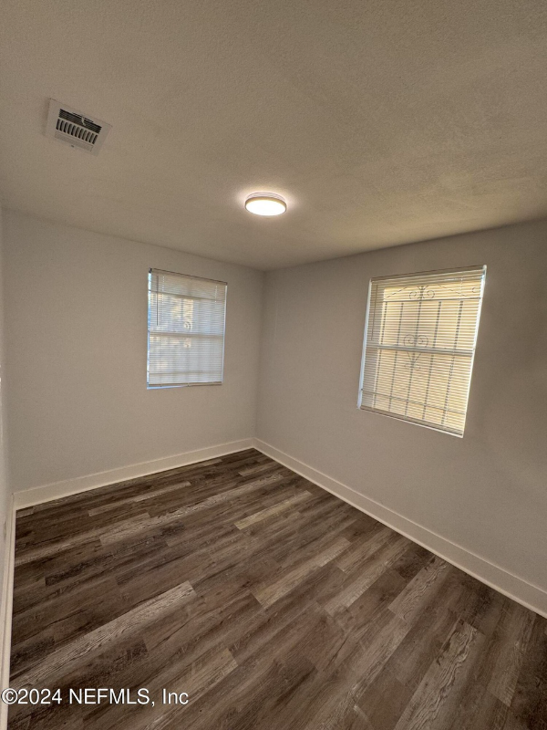 2119 W 40th St - Photo 4 of 4