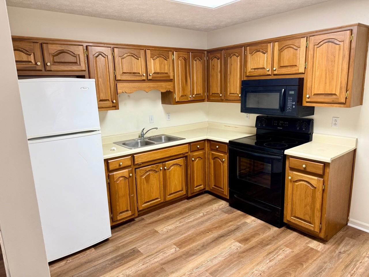 102 Lauderdale Dr #102B - Photo 2 of 15