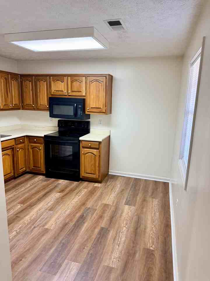 102 Lauderdale Dr #102B - Photo 3 of 15