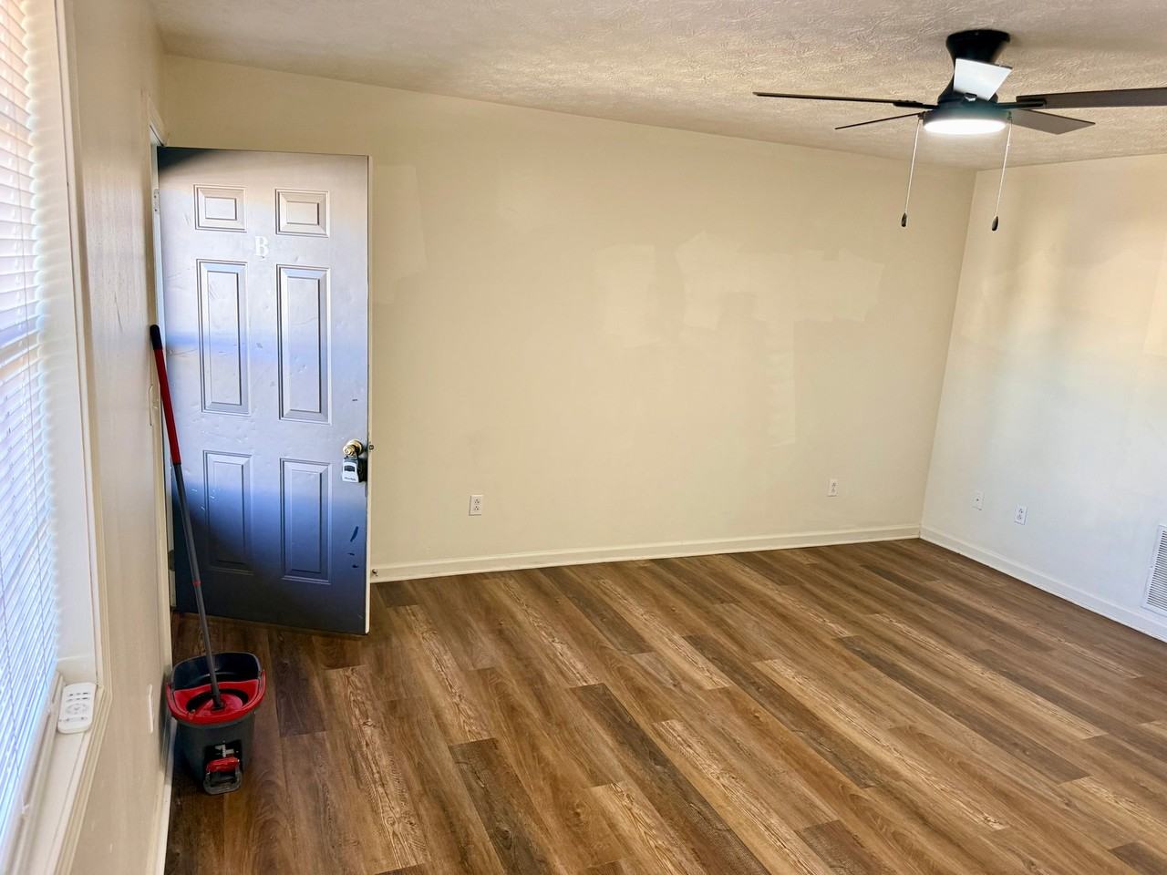 102 Lauderdale Dr #102B - Photo 4 of 15
