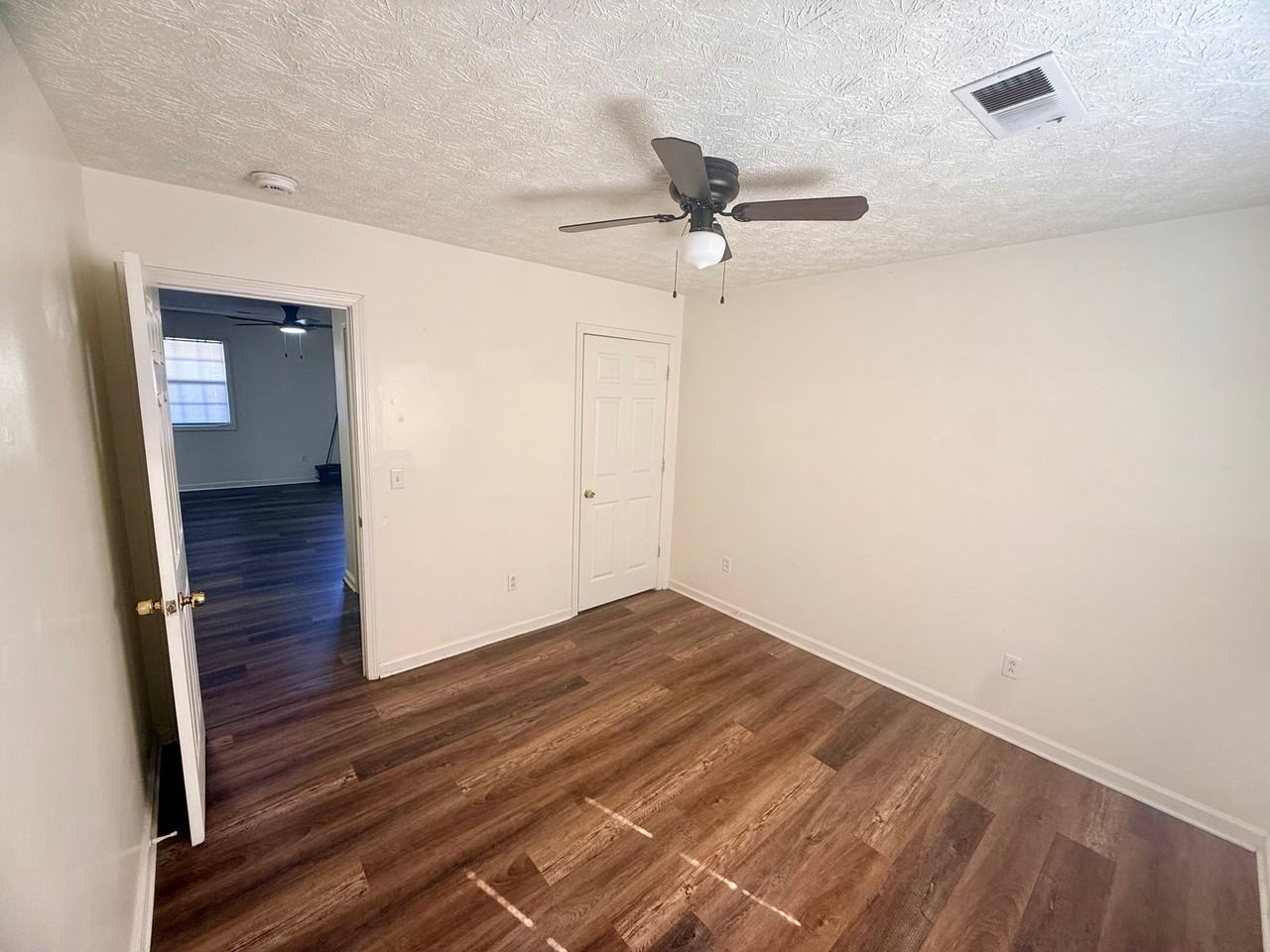 102 Lauderdale Dr #102B - Photo 7 of 15