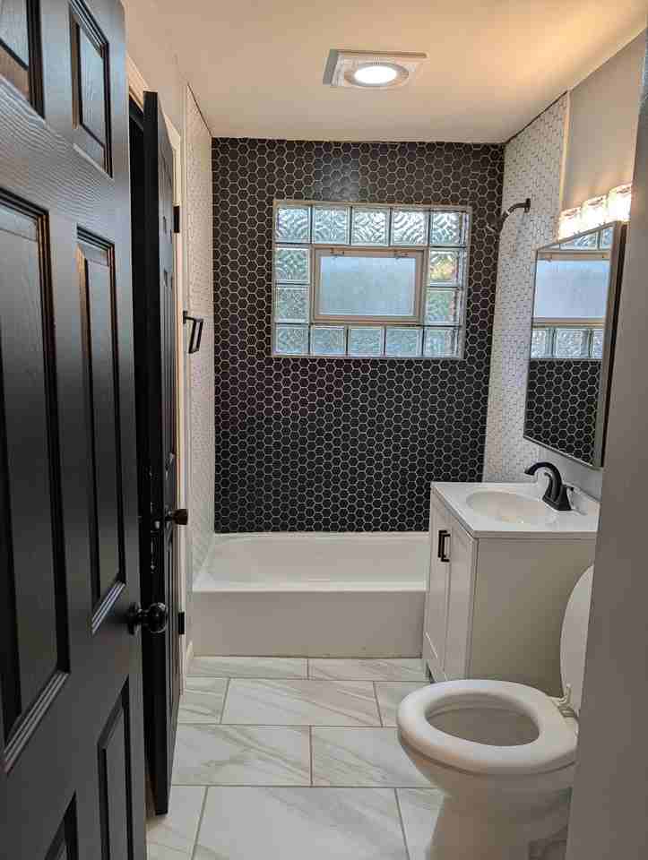 7501 S Eggleston Ave 2nd Fl #2 - Photo 3 of 8