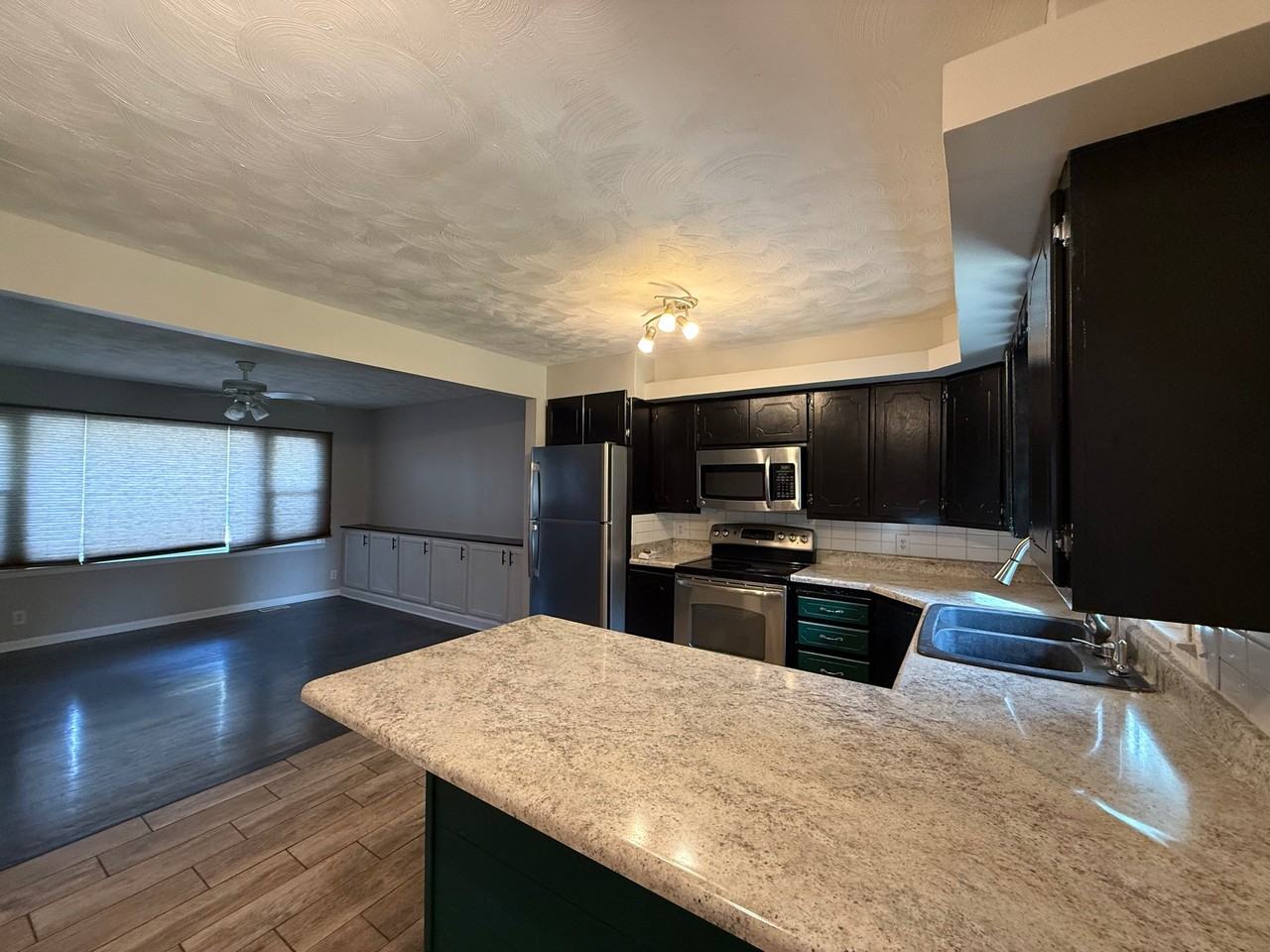 127 Wesgaye St - Photo 5 of 14