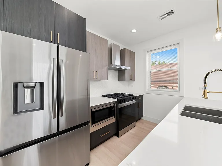 2700 W Jackson Blvd #3 - Photo 6 of 19