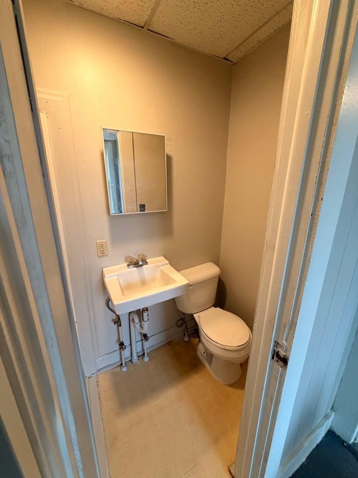 109 Railroad St #5 - Photo 2 of 5