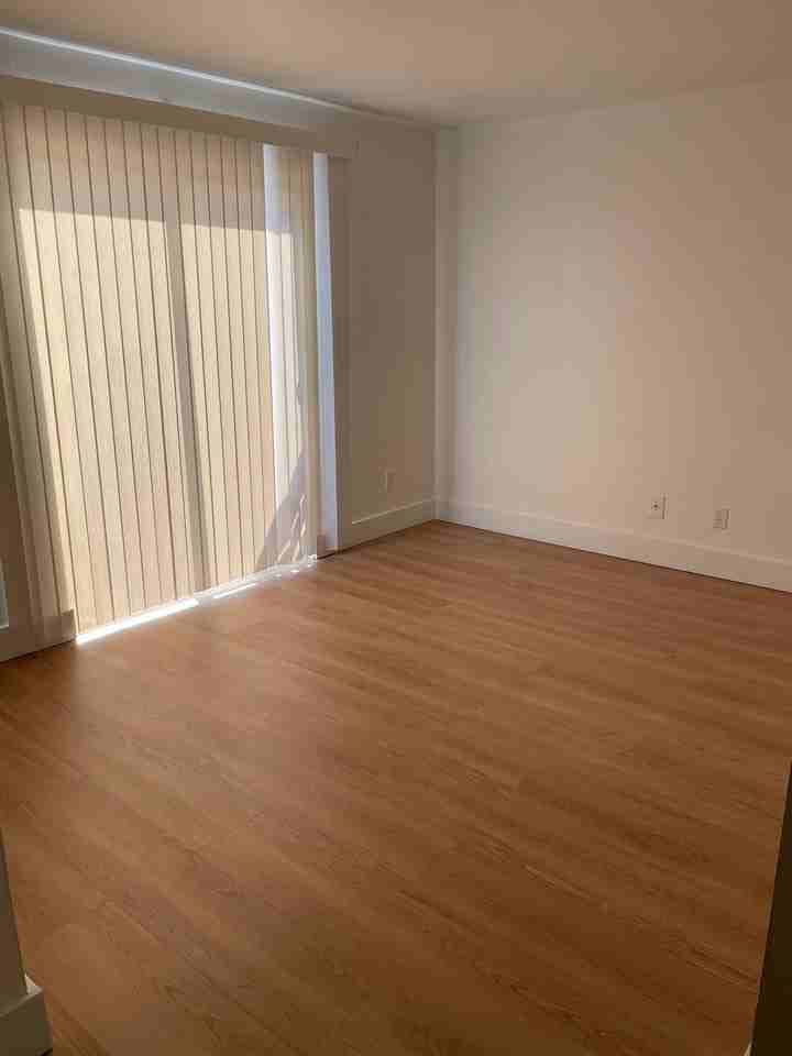 166 Ne 8th St #6 - Photo 5 of 10