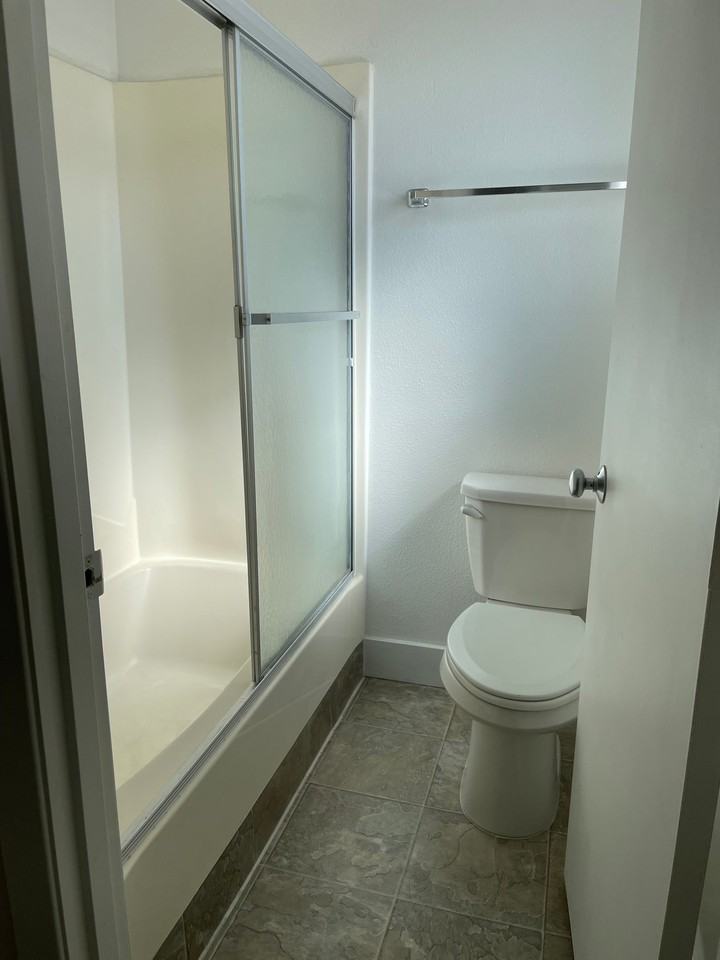 166 Ne 8th St #6 - Photo 7 of 10