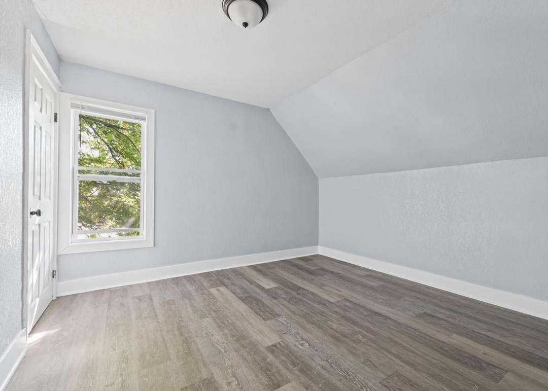 3701 W Kilbourn Ave - Photo 3 of 4