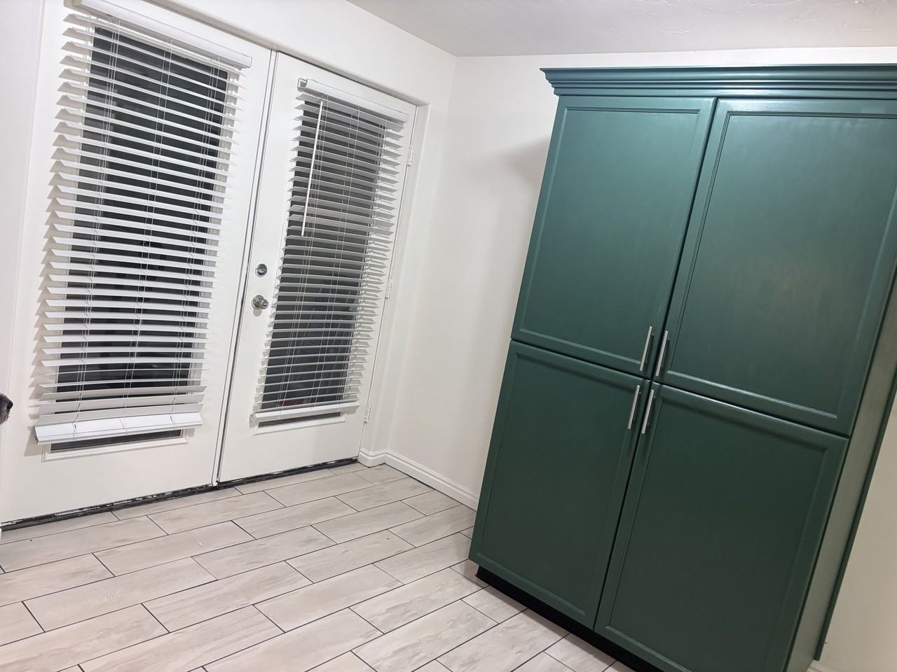 181 W Apple St #B - Photo 3 of 4