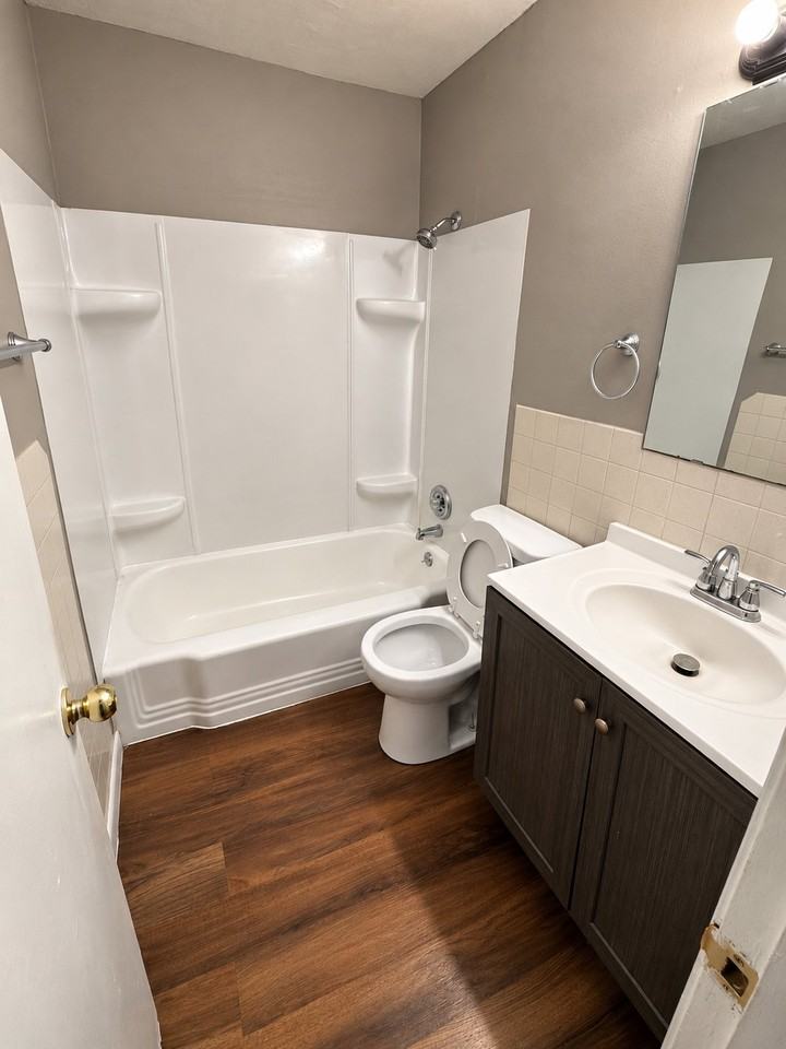 1212 E St #4 - Photo 3 of 9