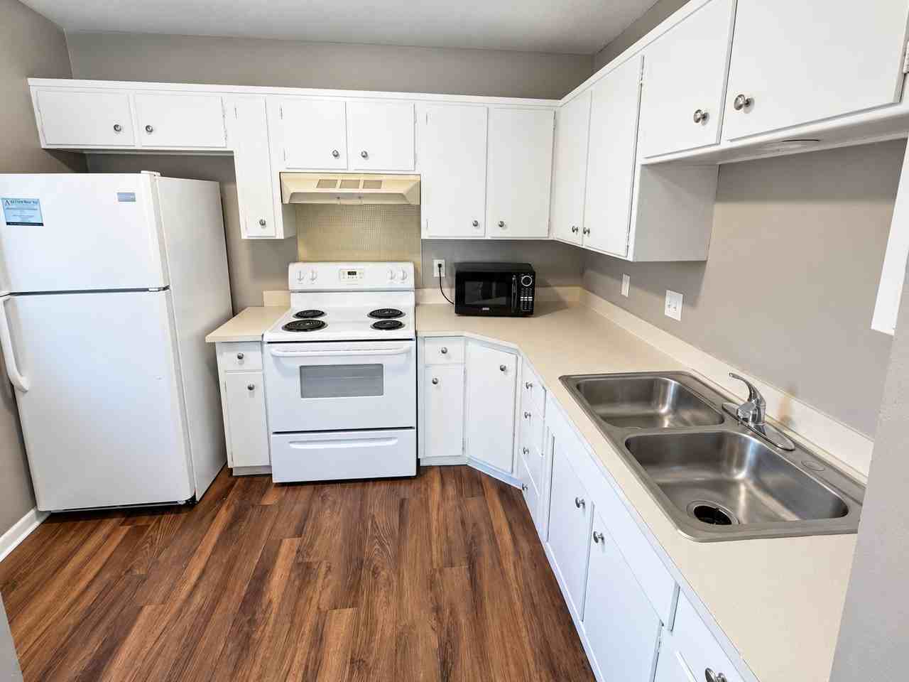 1212 E St #4 - Photo 4 of 9
