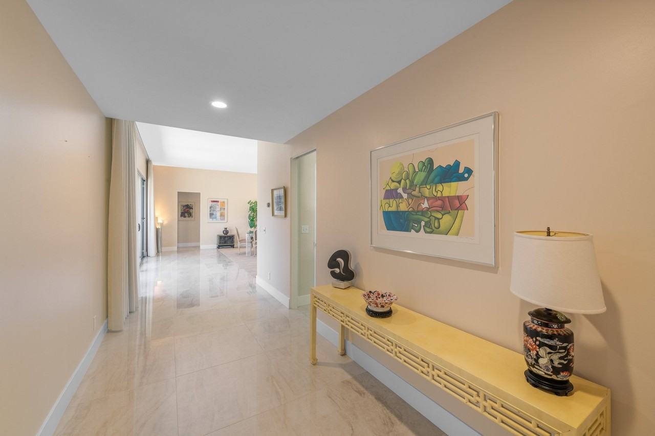 1203 Tamarisk West St - Photo 2 of 20