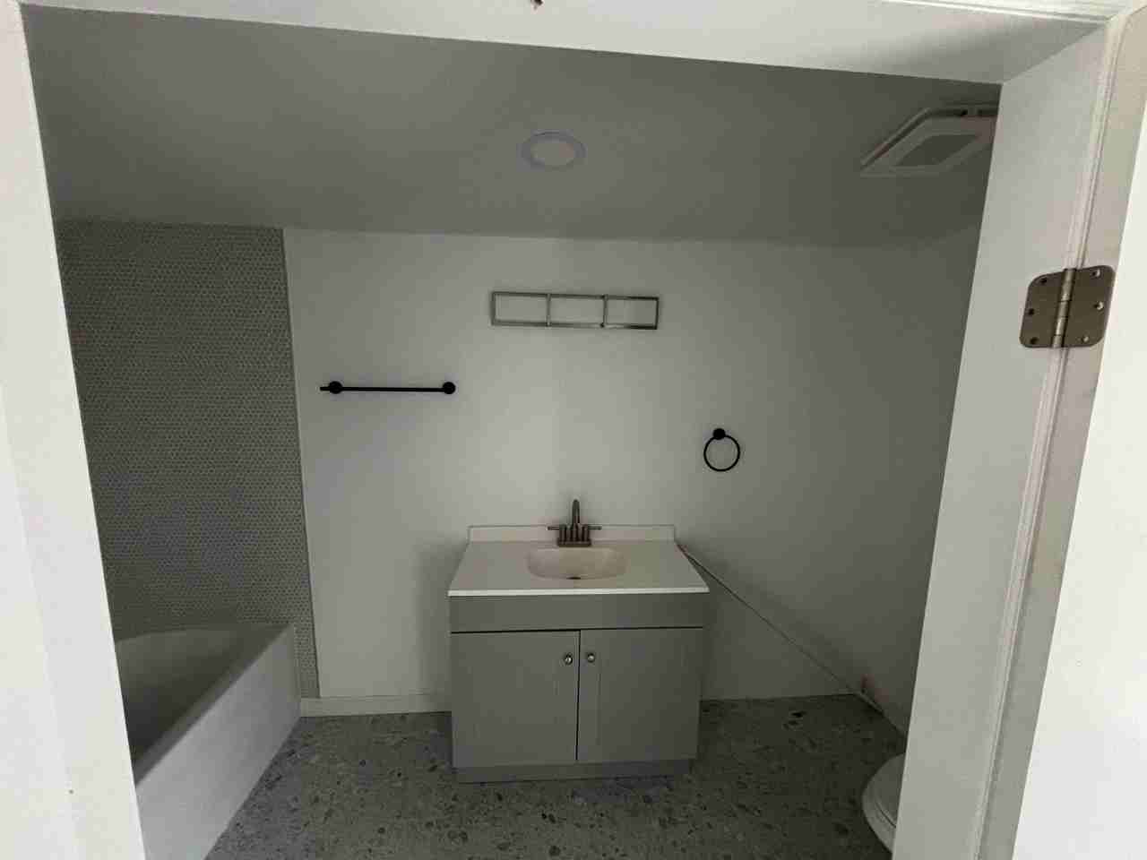 4724 Pottery Rd - Photo 3 of 13