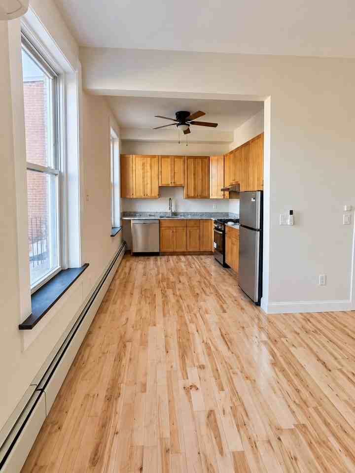98 Main St #2R - Photo 4 of 19