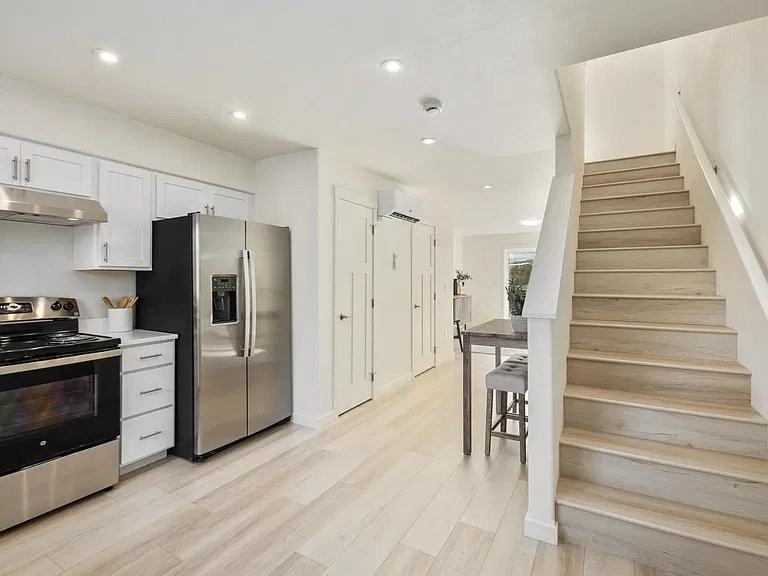 1032 Guard St #2 - Photo 4 of 15