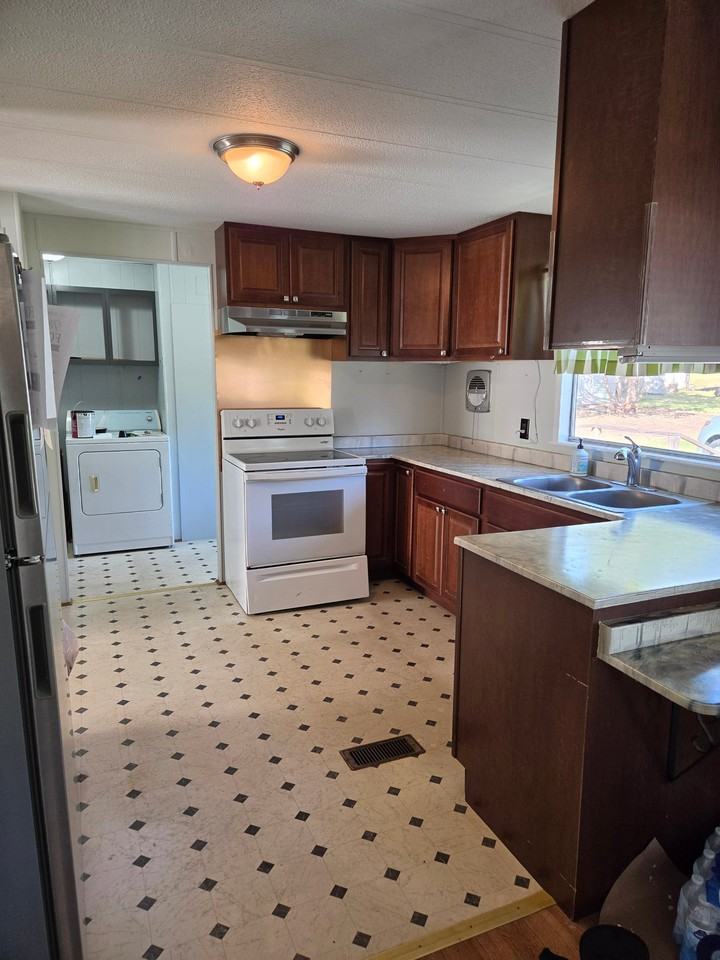 134 Canary St - Photo 4 of 8