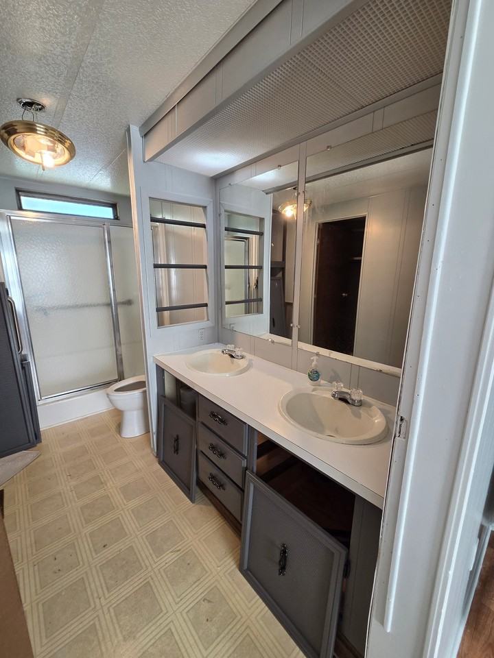 134 Canary St - Photo 6 of 8