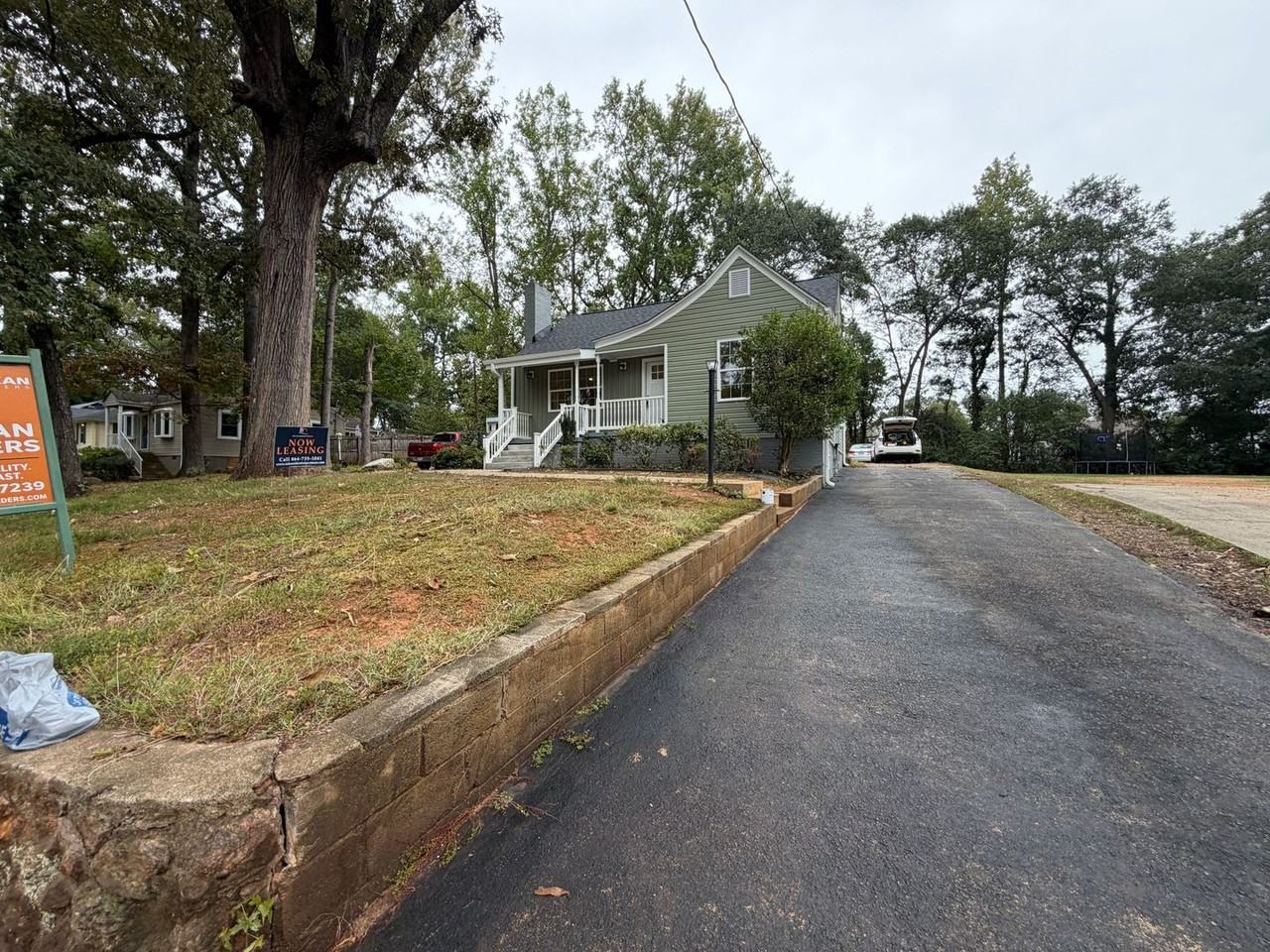 224 Rogers Ave - Photo 3 of 11