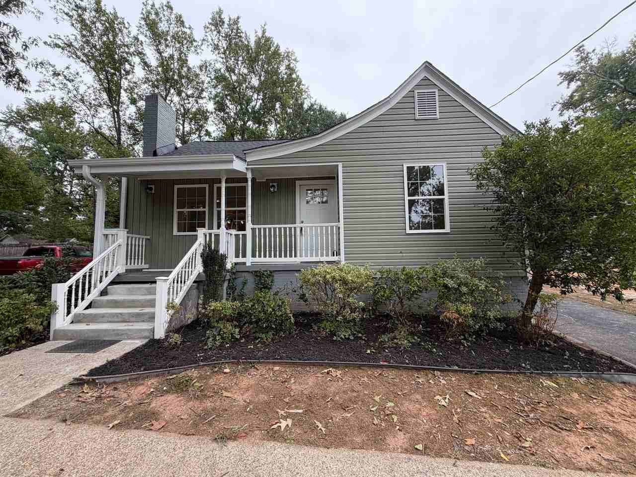 224 Rogers Ave - Photo 4 of 11