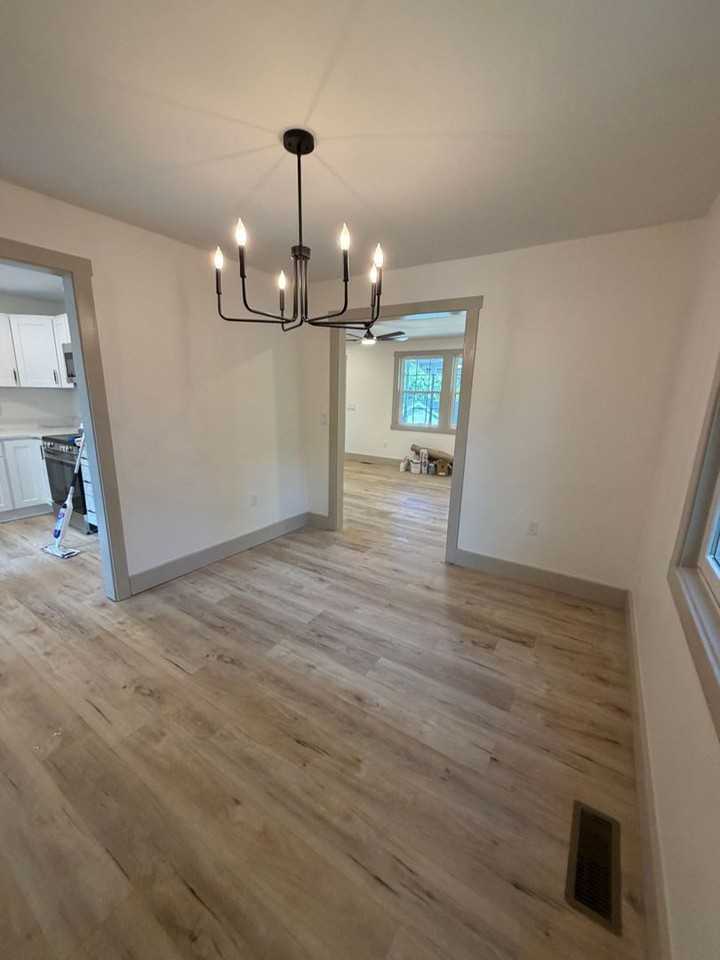 224 Rogers Ave - Photo 7 of 11