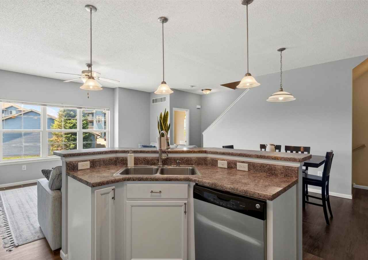 420 Glenmoor Pl - Photo 3 of 14