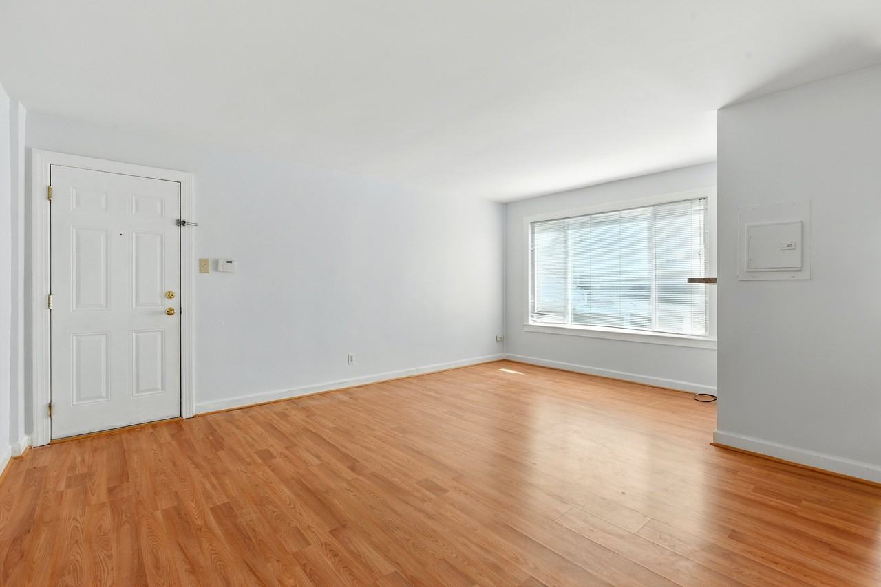 709 Brandywine St Se #104 - Photo 3 of 15