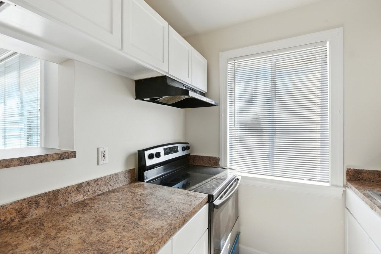 709 Brandywine St Se #104 - Photo 5 of 15