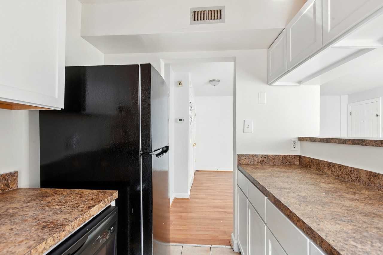 709 Brandywine St Se #104 - Photo 6 of 15