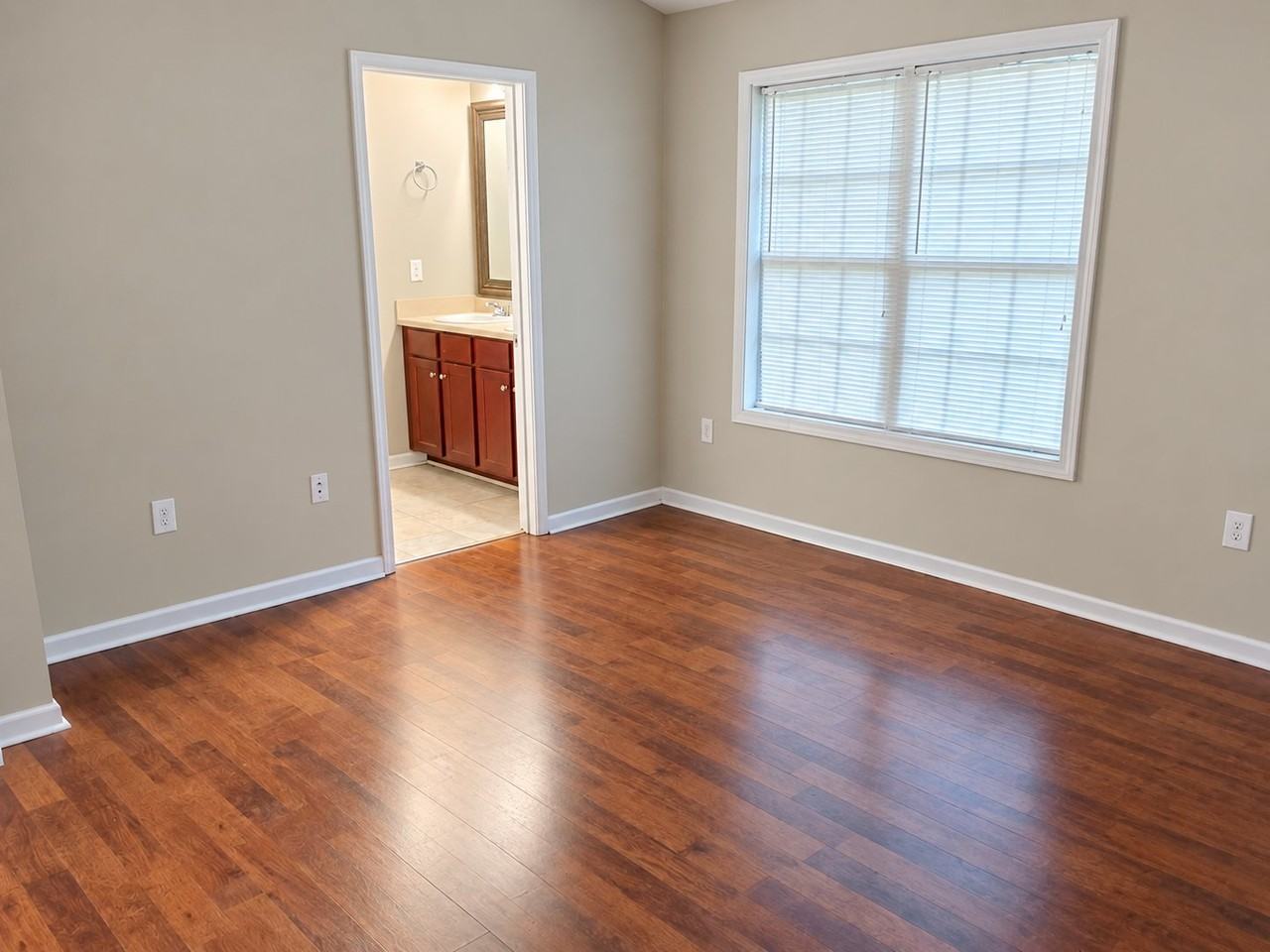 3024 Drexel Ln - Photo 4 of 13
