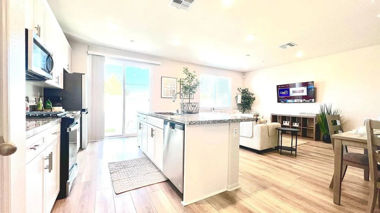40180 Birchfield Dr - Photo 4 of 20