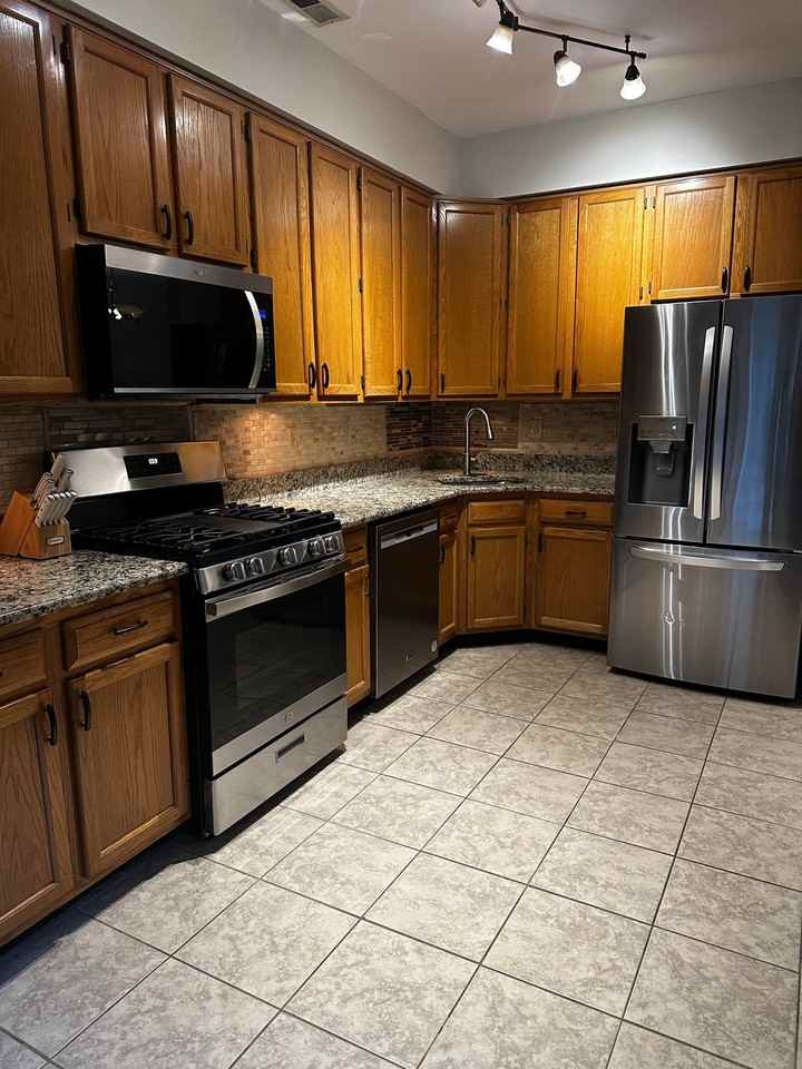 223 Bromley Ct - Photo 2 of 14