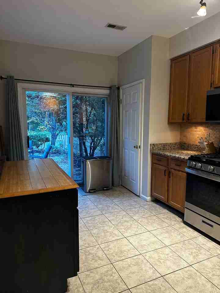 223 Bromley Ct - Photo 3 of 14