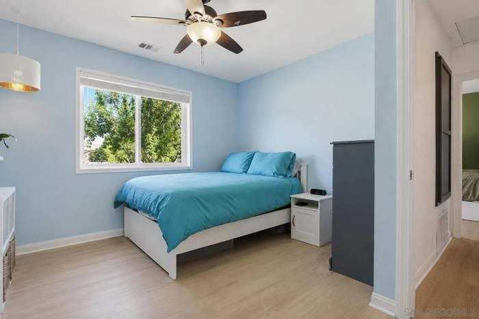 745 Davis St - Photo 4 of 20