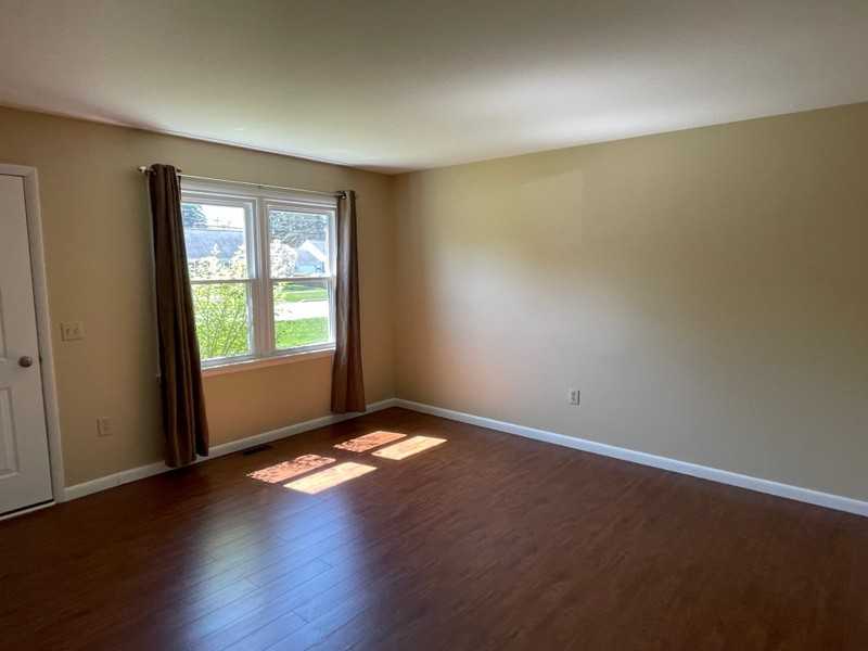 720 W 2nd St #720B - Photo 4 of 15