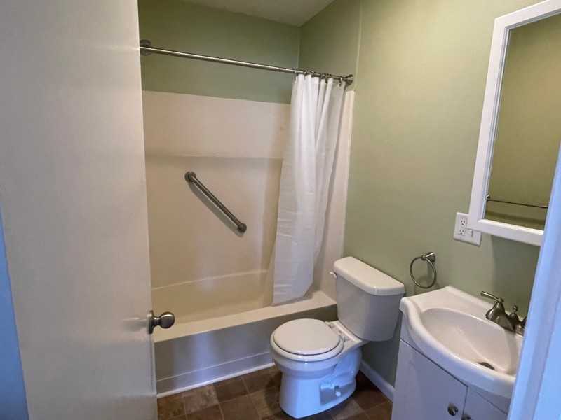 720 W 2nd St #720B - Photo 7 of 15