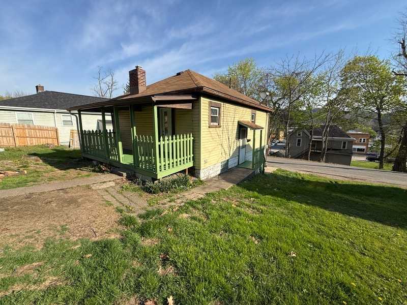 843 1/2 6th Ave - Photo 2 of 22