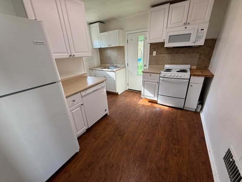 843 1/2 6th Ave - Photo 4 of 22