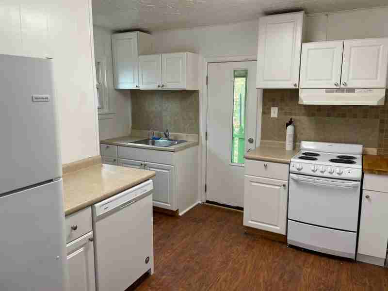 843 1/2 6th Ave - Photo 5 of 22
