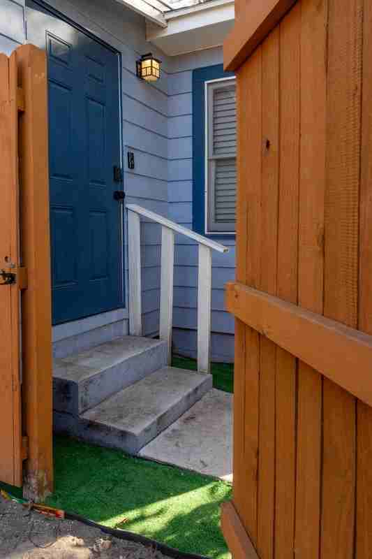 606 Woodlawn St - Photo 4 of 32