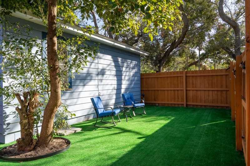 606 Woodlawn St - Photo 7 of 32